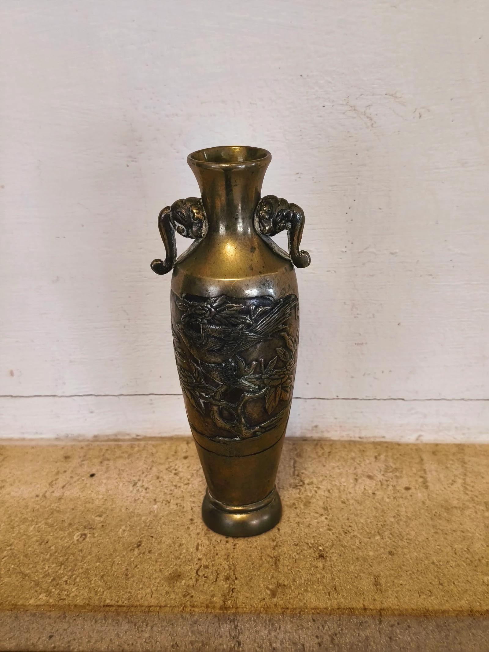 Jarron de bronce antiguo violetero